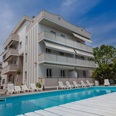 Aparthotel Club 3*
